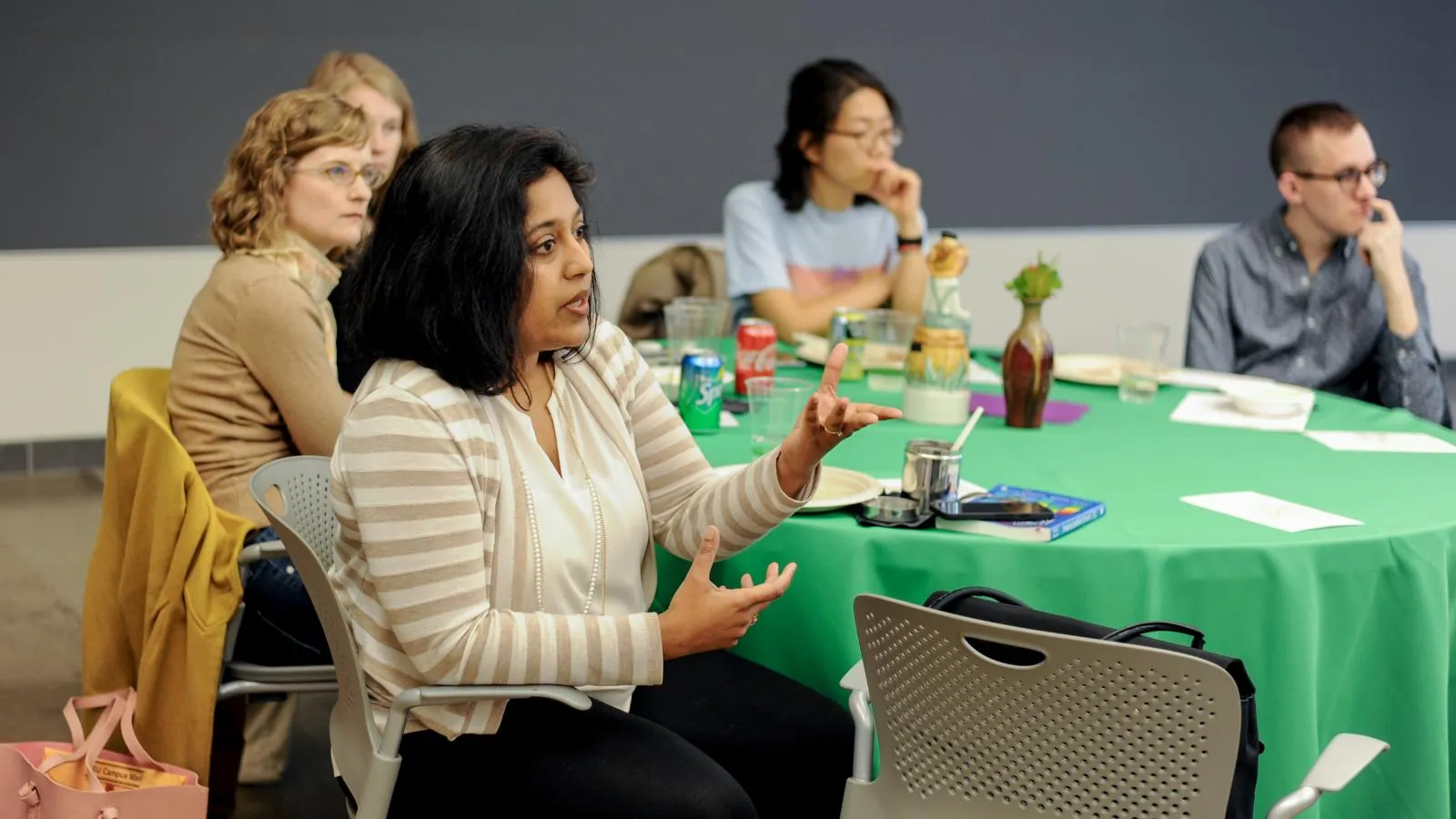 Field School participants discuss their research